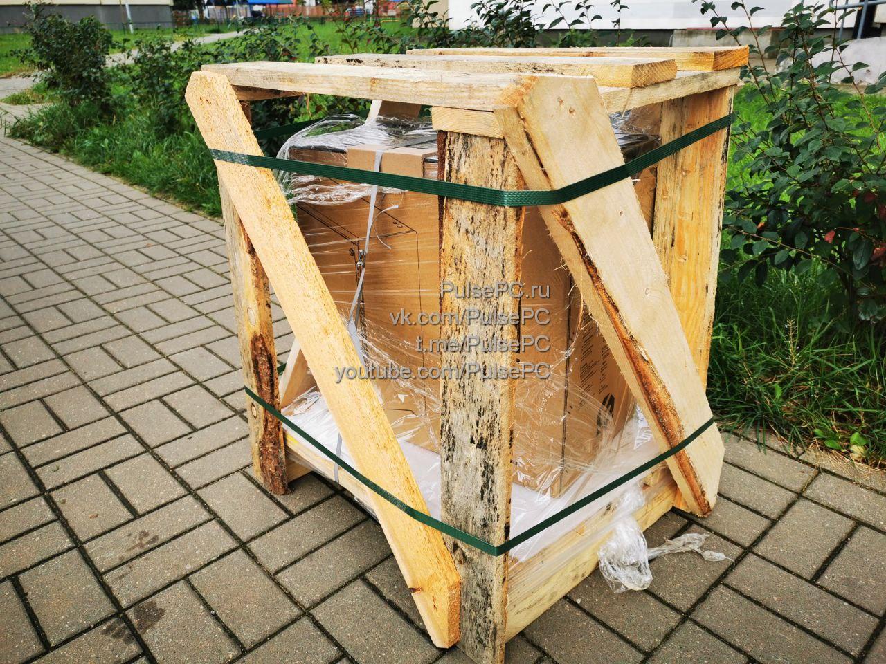 Системный блок компьютера в обрешётке